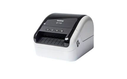 Brother QL1100C Stampante termica professionale per etichette - Larghezza fino a 103 mm -  69 etichette al minuto - Risoluzione 300x300 dpi - Taglierina automatica
