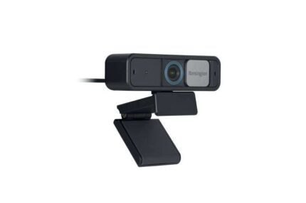 Webcam Kensington PRO 1080P con messa a fuoco automatica W2050 - Campo visivo diagonale di 93° - Lenti in vetro di alta qualità - Regolazione manuale dell'angolazione della telecamera - Microfoni stereo omnidirezionali - Nero