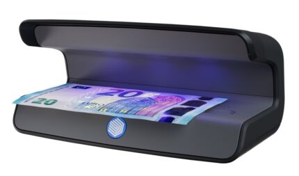 Safescan 55 LED Rilevatore di banconote false UV - Riflettore integrato - Adatto per passaporti