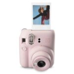Fujifilm Instax Mini 12 Blossom Pink Fotocamera istantanea - Dimensioni immagine 62x46 mm - Flash automatico - Esposizione automatica - Mini specchio per selfie - Modalità primo piano - immagine 2