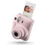 Fujifilm Instax Mini 12 Blossom Pink Fotocamera istantanea - Dimensioni immagine 62x46 mm - Flash automatico - Esposizione automatica - Mini specchio per selfie - Modalità primo piano - immagine 3