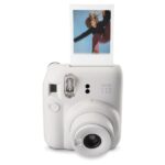 Fujifilm Instax Mini 12 Clay White Fotocamera istantanea - Dimensioni immagine 62x46 mm - Flash automatico - Esposizione automatica - Mini specchio per selfie - Modalità primo piano - immagine 2