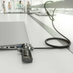 Cavo di sicurezza in acciaio con lucchetto a combinazione Aisens - Compatibile con Kensington Lock - Blocco a 4 cifre - Rivestimento in vinile - Ideale per computer e laptop - Colore nero - immagine 5