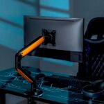 Aisens Supporto da tavolo RGB Gaming per monitor/TV - Girevole e inclinabile - Illuminazione RGB - Acciaio e alluminio - Compatibile Vesa - Carico massimo 9 kg - Braccio articolato - Sistema di passaggio cavi - Colore nero/arancione - immagine 4