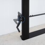 Tooq Lottus Supporto da pavimento/parete per schermi da 55-100" - Regolazione dell'altezza - Peso massimo 100 kg - VESA massimo 1000x600 - Colore nero - immagine 4