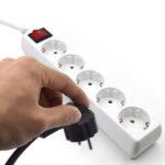 Ewent Ciabatta elettrica - 5 prese - Versione Schuko -16A con interruttore on/off - Colore bianco - immagine 3