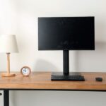 Ewent Supporto da tavolo per monitor fino a 34" - Molla a gas - Girevole e inclinabile - Gestione dei cavi - Peso massimo 7 kg - VESA a sgancio rapido - 220x408x280 mm - Colore nero - immagine 3