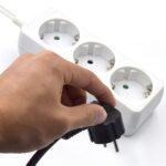 Ewent Ciabatta con 3 prese Schuko 16A - Protezione bambini - Cavo da 1,5 m - Presa Schuko piatta ad angolo - Colore bianco - immagine 3