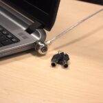 Ewent Cavo di sicurezza per laptop con chiave - 2 chiavi - Cavo in acciaio - Lunghezza 1,5 m - Colore acciaio - immagine 4