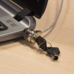 Ewent Cavo di sicurezza per laptop con chiave - 2 chiavi - Cavo in acciaio - Lunghezza 1,5 m - Colore acciaio - immagine 5
