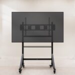 Tooq Optimus Supporto da pavimento per schermi interattivi/TV da 60 a 105" - Vassoio multiuso - Peso max. 120 kg - Altezza regolabile - Ruote - Colore nero - immagine 2