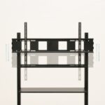 Tooq Optimus Supporto da pavimento per schermi interattivi/TV da 60 a 105" - Vassoio multiuso - Peso max. 120 kg - Altezza regolabile - Ruote - Colore nero - immagine 4