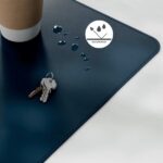 Tappetino da scrivania grande Leitz 80x40 cm - Spessore 2 mm - Antiscivolo - Impermeabile - Colore blu scuro - immagine 4