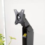 Tooq Supporto da tavolo per monitor da 17"-32" - Rotazione, inclinazione e orientamento regolabili - Gestione dei cavi - Peso massimo 8 kg - VESA 100x100 mm - immagine 3