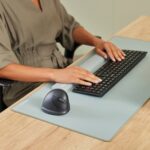 Fellowes Breyta Mouse wireless ergonomico verticale 1600 ppp - Dimensioni medie - Bluetooth e connessione via cavo - Certificato da FIRA - Uso per destrimani - Colore nero - immagine 4