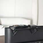 Hama Vassoio universale per monitor e TV - Capacità 6 kg - Regolabile - Plastica - 30,0 x 12,7 cm - Colore nero - immagine 4