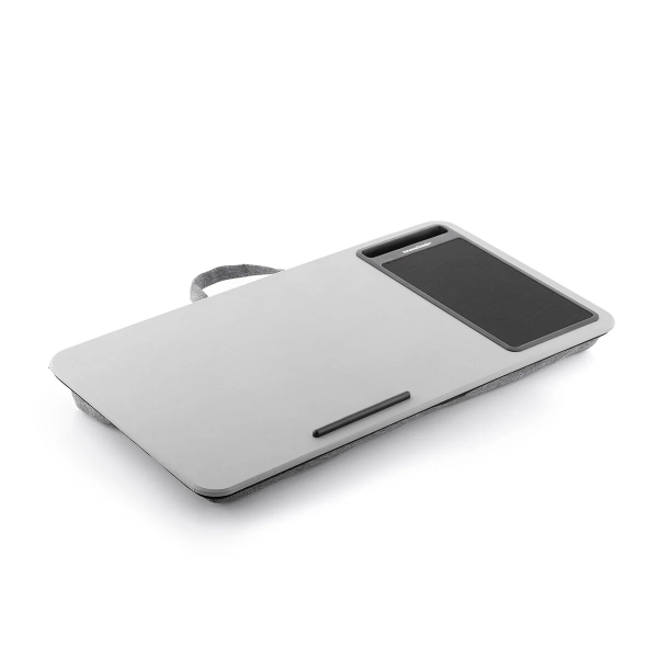 Innovagoods Deskion Supporto per laptop con cuscino XL - Multifunzione - Antiscivolo - Tappetino per mouse - Slot per smartphone - 57 Innovagoods Deskion Supporto per laptop con cuscino XL - Multifunzione - Antiscivolo - Tappetino per mouse - Slot per smartphone - 57