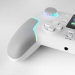 Mars Gaming MGP-V3 Controller wireless - Bluetooth - Autonomia fino a 9 ore - Jack da 3,5 mm - Luce RGB - 1000 mAh - Cavo USB-C da 1 m - Display LCD - Gomma antiscivolo - 157 x 108 x 56 mm - Colore bianco - immagine 3