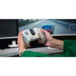 Mars Gaming MGP-V3 Controller wireless - Bluetooth - Autonomia fino a 9 ore - Jack da 3,5 mm - Luce RGB - 1000 mAh - Cavo USB-C da 1 m - Display LCD - Gomma antiscivolo - 157 x 108 x 56 mm - Colore bianco - immagine 4