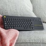 Logitech K400 Plus Tastiera wireless con touchpad - PC, TV - Colore nero - immagine 3
