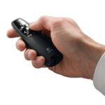 Logitech R400 Presentatore laser wireless - Raggio d'azione 15 m - Colore nero - immagine 3
