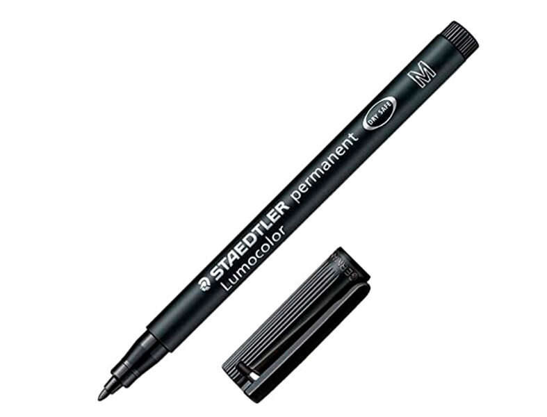 Staedtler Lumocolor 317 Pennarello indelebile - Punta media arrotondata - Tratto di circa 1 mm - Cappuccio con clip - Asciugatura rapida - Colore nero