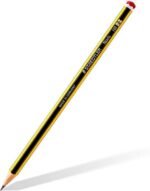 Staedtler Noris 120 Confezione da 12 matite esagonali in grafite + gomma - Miniera HB ultra resistente da 2 mm - Legno proveniente da foreste sostenibili - immagine 2
