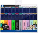 Staedtler Textsurfer Classic 364 Confezione da 20 evidenziatori fluorescenti - Punta smussata - Larghezza tratto da 1 a 5 mm - Inchiostro a base d'acqua - Colori assortiti