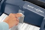 Leitz Impressbind 280 Rilegatrice manuale a pressione - Rilegatura fino a 280 fogli A4 - Indicatore di quando il documento è pronto - Veloce e semplice da usare - Colore blu/argento - immagine 2