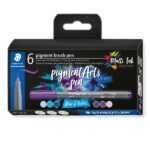 Staedtler 371 Confezione da 6 pennarelli con punta a pennello morbida - Colori vivaci e brillanti - Non ingialliscono nel tempo - Nuova inchiostro Multi Ink - Pigmenti di prima qualità - Colori blu/viola assortiti
