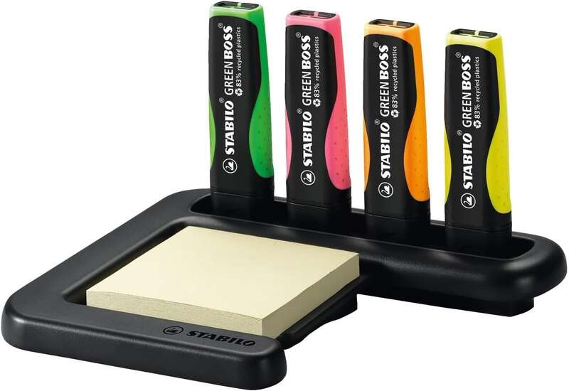 Stabilo Green Boss Set da tavolo con 4 evidenziatori fluorescenti 83% plastica riciclata + blocco di post-it 100% carta riciclata - Set realizzato al 98% in plastica riciclata - Colori assortiti