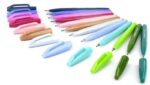 Pentel Brush Sing Pen Confezione da 12 pennarelli con punta a pennello - Linee sottili o spesse a seconda della pressione - Realizzati con l'81% di plastica riciclata - Colori pastello assortiti - immagine 2