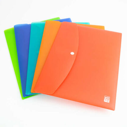 Busta Oxford Urban A4 in plastica rigida traslucida - Capacità fino a 40 fogli - Chiusura a scatto - Colori assortiti
