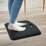 Tappetino antifatica Leitz Ergo Cosy - Aiuta a ridurre l'affaticamento - Migliora la circolazione - Da usare con calzini o a piedi nudi - Colore grigio scuro - immagine 3