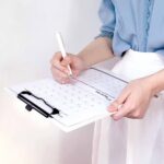 Apli Clipboard pieghevole - Compatto e facile da trasportare - Fissa i fogli con elastico - Estensione per penna - Materiale ABS resistente - Design funzionale e versatile - Colore bianco - immagine 5