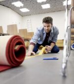 Nastro biadesivo universale Tesa 50 mm x 10 metri - Per fissare moquette su diverse superfici - Per lavori manuali e decorazioni - Colore bianco - immagine 3