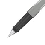 Stabilo Flow Monochrome Penna Stilografica Ricaricabile - Punta M di Alta Qualità - Impugnatura Ergonomica - Include Cartuccia Blu Reale - Corpo Colore Grigio Chiaro - immagine 3