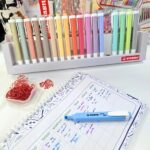 Stabilo Swing Cool Set da tavolo con 18 pennarelli fluorescenti - Corpo piatto - Punta smussata - Tratto tra 1 e 4 mm - Inchiostro a base d'acqua - Antisecante - Colori assortiti - immagine 4