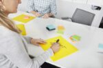 Post-It Super Sticky Blocco da 30 foglietti adesivi riposizionabili - Forma quadrata - 279x279 mm - Colore giallo chiaro - immagine 4