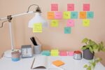Post-It Super Sticky Confezione da 12 blocchi da 90 foglietti adesivi riposizionabili - Collezione Cosmic - 76x76 mm - + 4 in omaggio - Colori assortiti - immagine 3