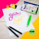 Milan Fluo Confezione da 6 pennarelli a punta pennello colori fluo - Inchiostro a base d'acqua - Punta pennello da 0,5 a 6 mm - Colori fluorescenti assortiti - immagine 4