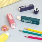 Milan Stick Espositore con 16 temperamatite - Gomma lunga - Serbatoio integrato - Lama di sicurezza in acciaio - Colori assortiti - immagine 4