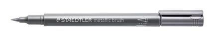 Staedtler Metallic Brush Pennarello a punta pennello - Tratto 1 - 6 mm circa - Inchiostro a base d'acqua - Colore argento
