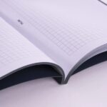 Milan 430 Taccuino rilegato Formato A5 Quadretti 5x5 - 48 fogli da 95 g/m² - Microperforato - Copertina morbida - Colore blu - immagine 3