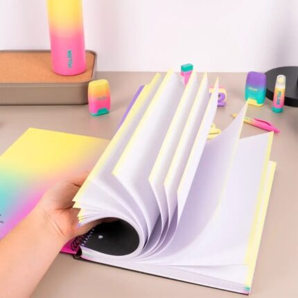 4 fori e strisce colorate