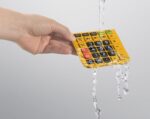 Casio WM-320T Calcolatrice da tavolo a 12 cifre - Tastiera rimovibile e lavabile IP54 - Display grande - Simboli di comando delle funzioni - Alimentazione solare e a batterie - Colore giallo/nero - immagine 4