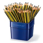 Staedtler Noris 119 Jumbo Cubo Espositore con 72 Matite di Grafite Triangolari - Mina HB2 Ultra Resistente da 4 mm - Legno da Foreste Sostenibili