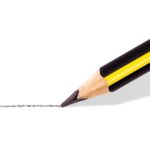 Staedtler Noris 119 Jumbo Cubo Espositore con 72 Matite di Grafite Triangolari - Mina HB2 Ultra Resistente da 4 mm - Legno da Foreste Sostenibili - immagine 3