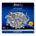 Staedtler Mars Lumograph 100 Astuccio in metallo con 24 matite di grafite di diverse durezze - Elevata resistenza alla rottura - Legno proveniente da foreste certificate