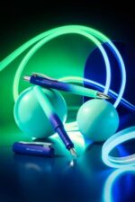 Faber-Castell Poly Ball Flow Edition Buzzing Blue Penna a sfera a scatto XB - Forma triangolare ergonomica - Morbida al tatto - Colore blu/turchese sfumato - immagine 3